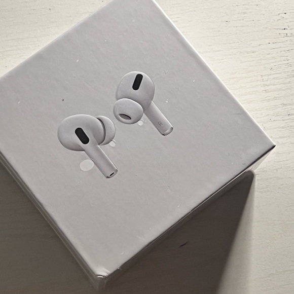 AirPod Pros - Picture 2 of 4